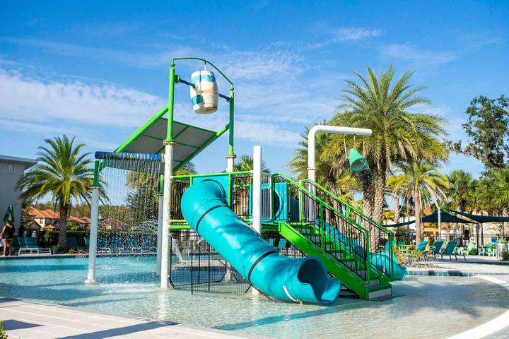 Casa de vacaciones para 25 personas, con jardín además de piscina y vistas al lago, Familias con niños - 1