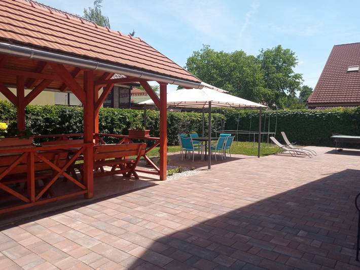 Ferienwohnung für 16 Personen, mit Balkon/Terrasse und Garten in Balatonlelle