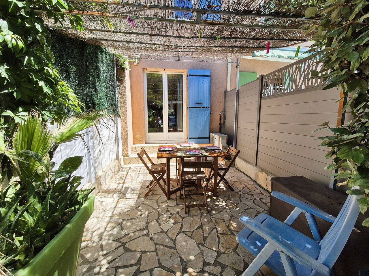 Ganze Ferienwohnung, T2 Duplex in sicherer Residenz, privater Parkplatz, Swimmingpool, Klimaanlage, Internet in La Seyne-sur-Mer, Toulon Region