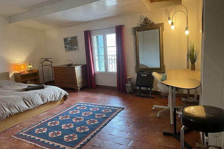 Location de vacances pour 6 personnes, avec terrasse, animaux acceptés à Grans - 2