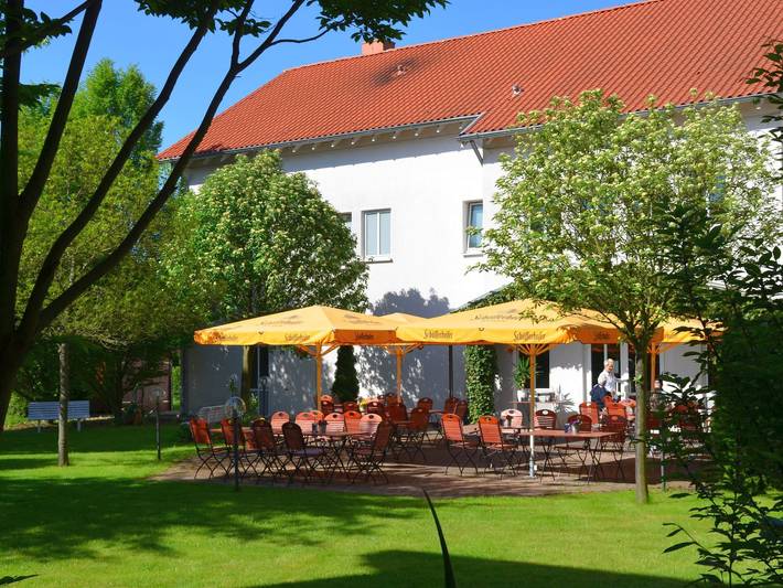Hotel, mit Terrasse und Garten in Cottbus