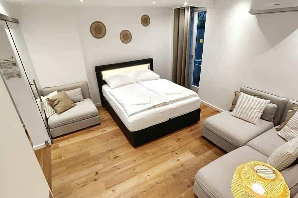 Ganze Wohnung, Spacious Apartment for 12 in Hamburg in Hamburg Rotherbaum, Hamburg