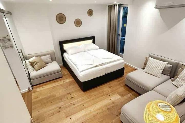 Ganze Wohnung, Spacious Apartment for 12 in Hamburg in Hamburg Rotherbaum, Hamburg