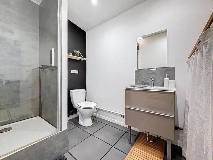 Gîte pour 4 personnes, avec terrasse dans Communay - 4