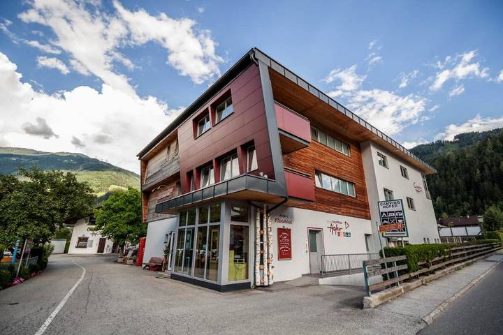Chalet voor 4 personen, met Terras en Zwembad in Zell am Ziller