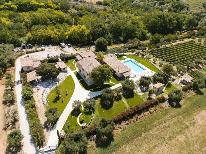 Agriturismo per 2 persone, con Terrazza e Giardino nonché Piscina e Panorama in Provincia di Teramo