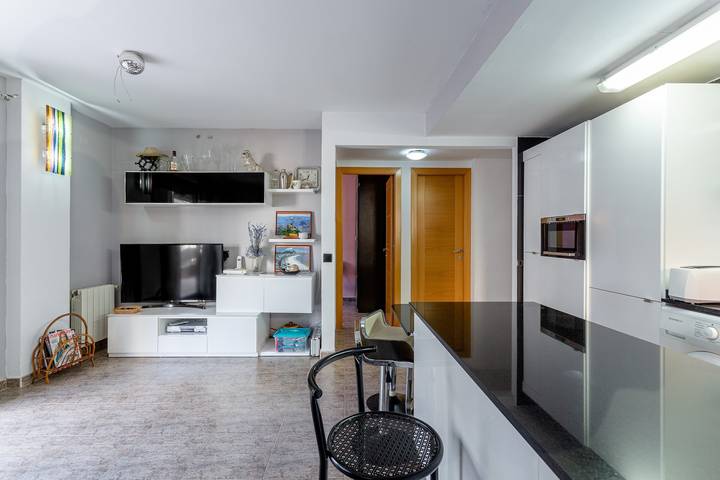 Apartamento entero, Apartamento Costa Brava con vistas al mar, piscina y Wi-Fi in Els Pins Blanes, Blanes