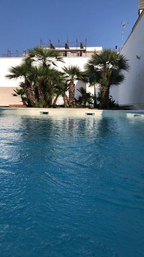 Chambre d’hôte pour 4 personnes, avec Terrasse ainsi que Jardin et Piscine