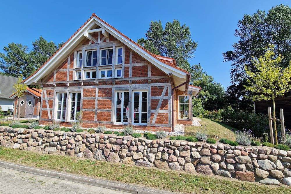 Traum-Fachwerkhaus für 8-10 Gäste,150 qm Wohnen,1000 qm Garten, 200 m vom Bodden in Wiek, Rügen