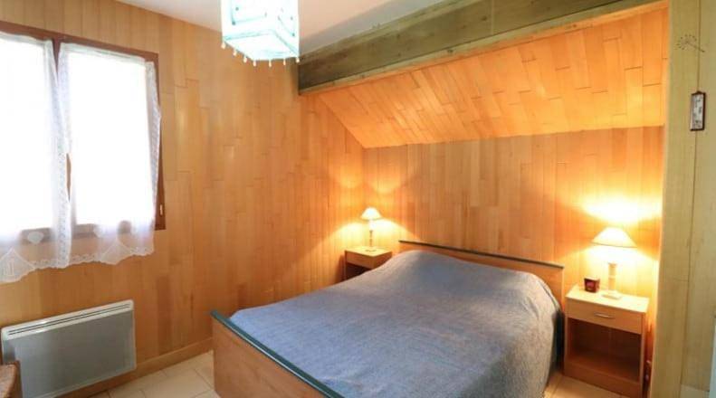 Location de vacances pour 4 personnes, avec terrasse ainsi que jardin et vue à Saint-Jacques-des-Blats - 3