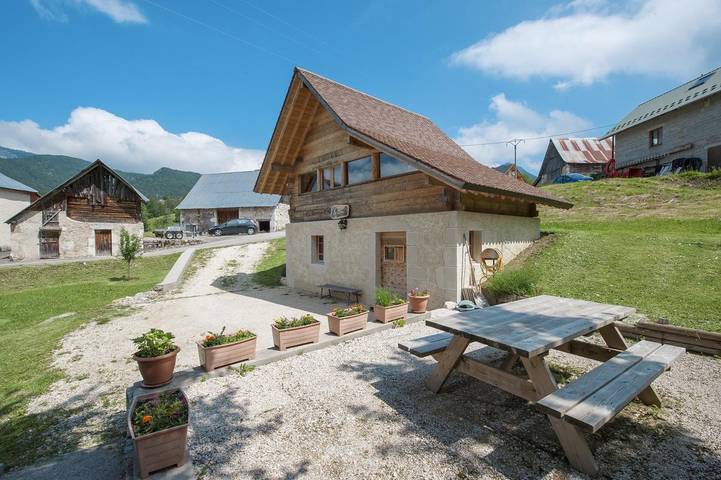 Gîte pour 5 personnes, avec jardin et terrasse à Entremont-le-Vieux - 2