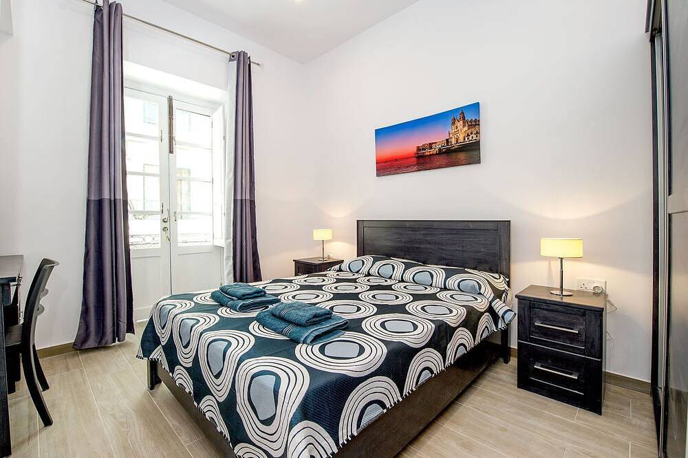 House 4 bedrooms 3 Bathrooms.\ndiscover the perfect Sliema getaway at Seabreeze. in Tas-Sliema, Insel Malta