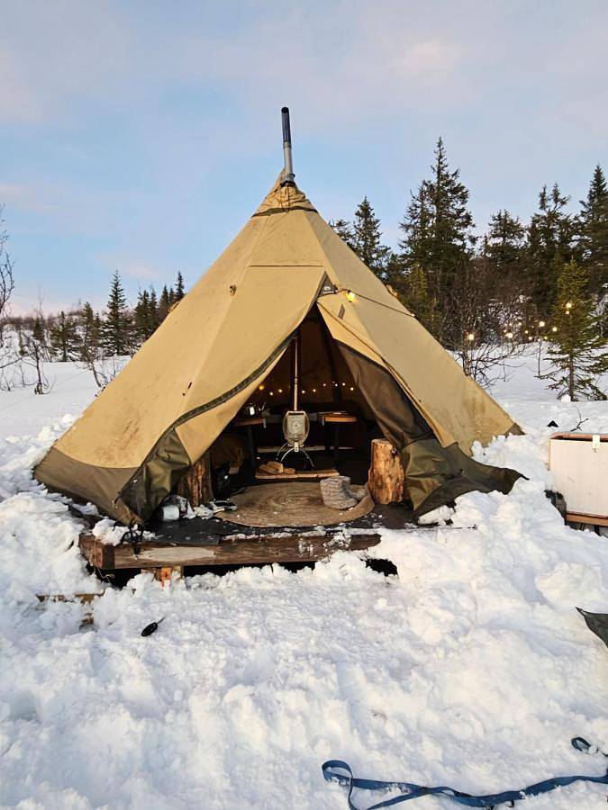 Camping voor 4 personen, met terras en uitzicht in Noord-Zweden