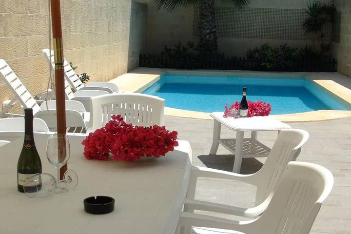 Location de vacances pour 8 personnes, avec vue ainsi que jardin et piscine dans Sannat - 4