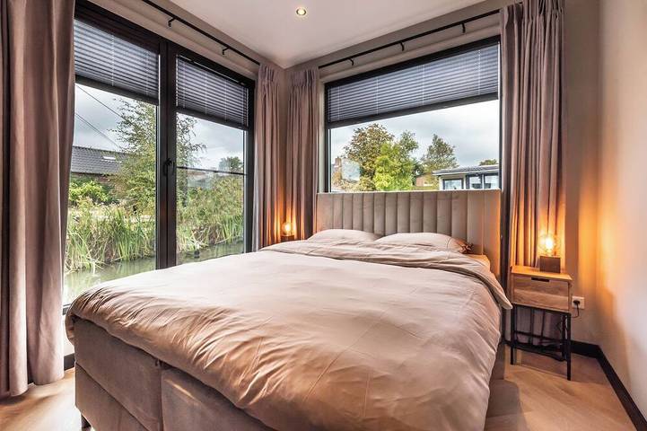 Luxury Watervilla Near Amsterdam and Schiphol in Aalsmeer, Nordholland