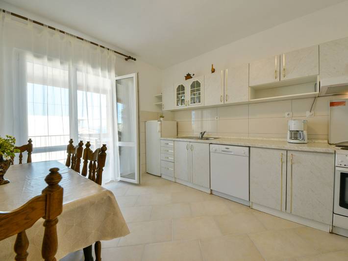 Ferienhaus für 8 Personen, mit Balkon und Terrasse sowie Garten und Ausblick in Obrovac - 4