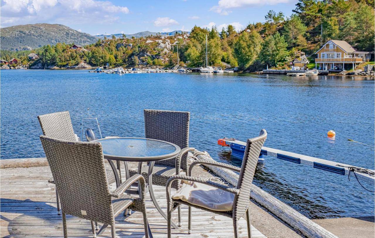 One-Bedroom Holiday Home in Fitjar