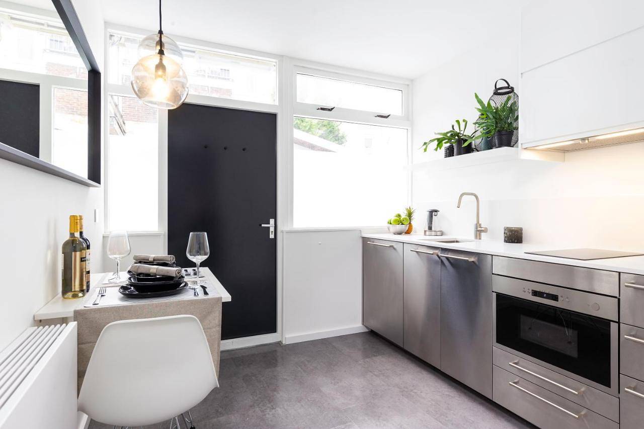 Geheel appartement, Original twin Studio Delft City Central Station 30B in Delft, Stadsgewest Haaglanden