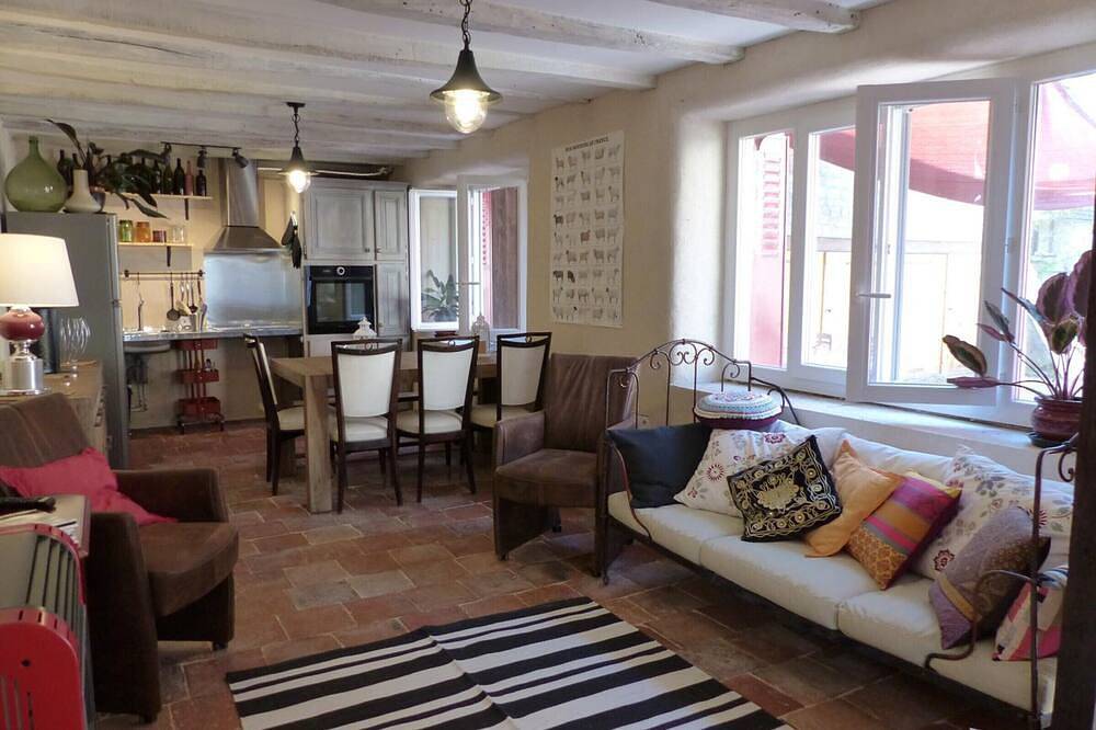Gîte de Charme en Ferme du Xviie siècle avec Internet in Vicq, Région de Montluçon