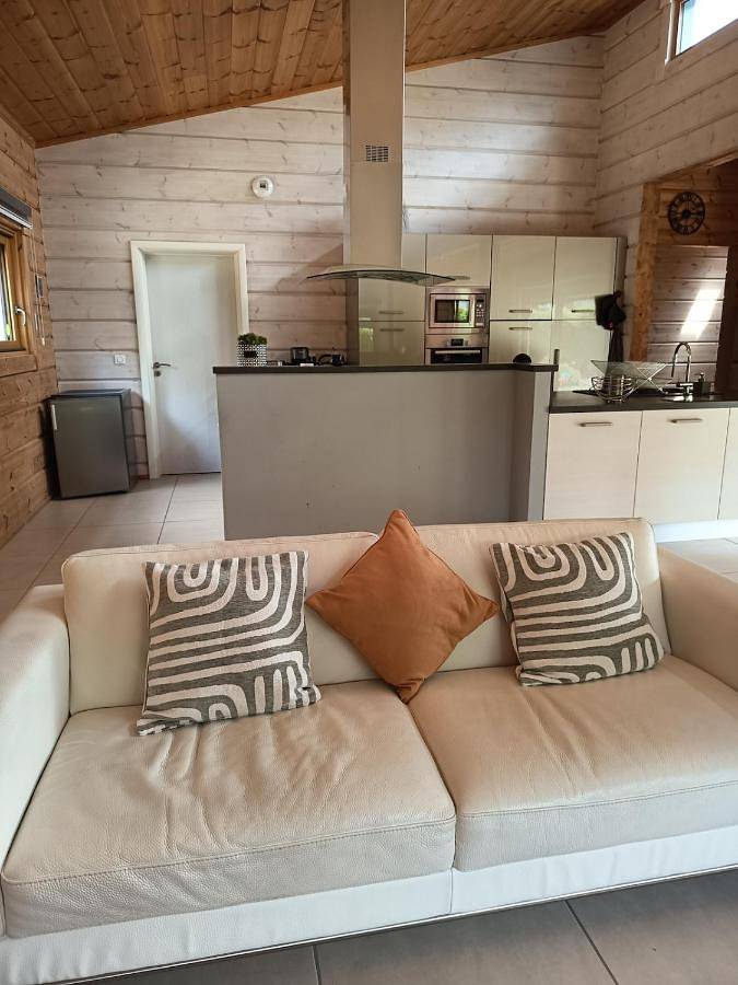 Three-Bedroom Chalet in Elliant, Région de Quimper