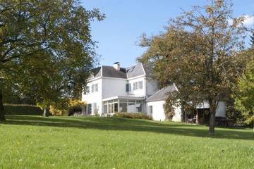 Location de vacances pour 12 personnes, animaux acceptés dans Resteigne