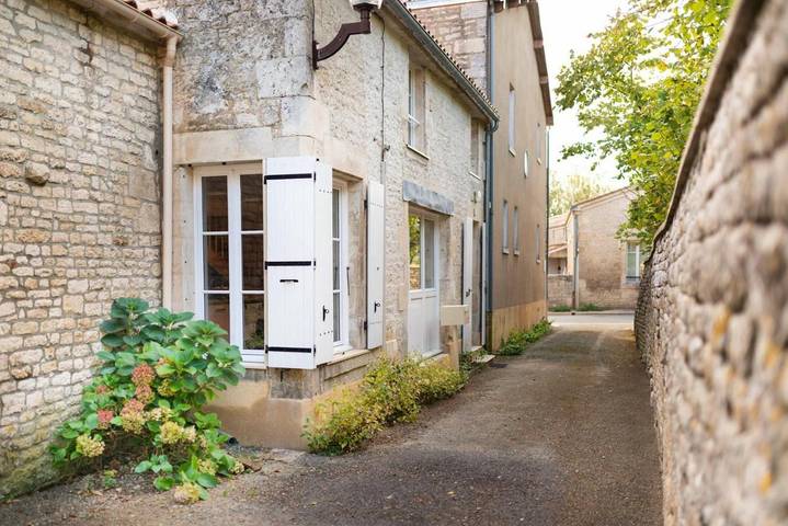 Location de vacances pour 2 personnes, avec terrasse et jardin dans Fontenay-le-Comte - 2