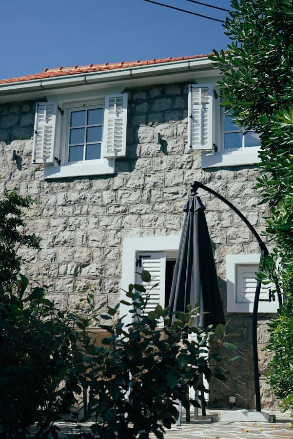 Villa für 4 Personen, mit Garten und Ausblick in Montenegro