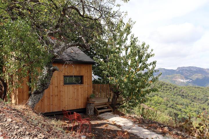 Cabaña de madera para 2 personas, con balcón y jardín en Jubrique