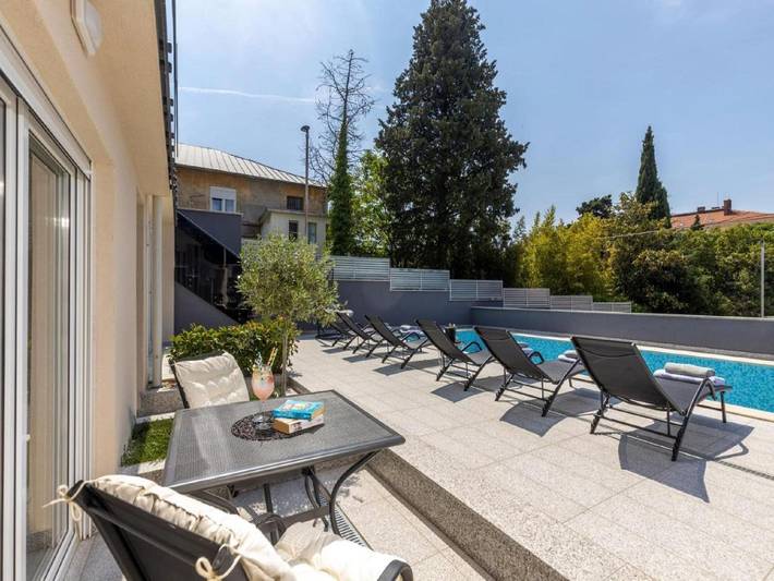 Ferienwohnung für 2 Personen, mit Pool und Terrasse in Crikvenica