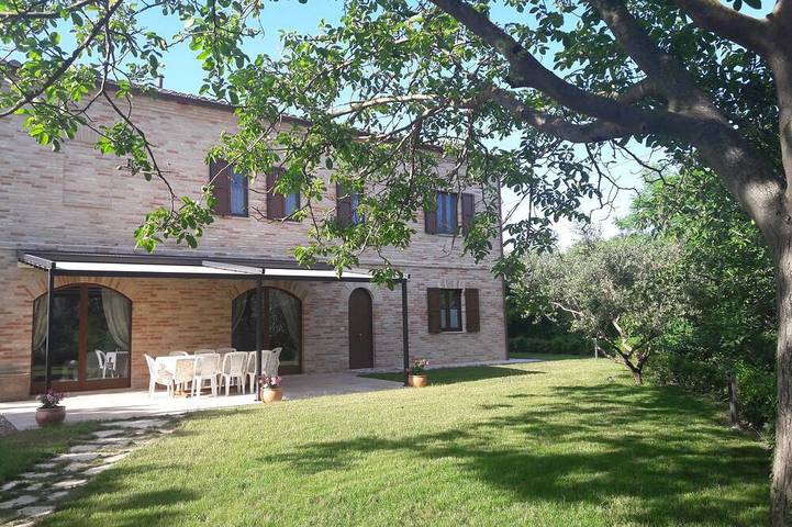 Villa für 9 Personen, mit Terrasse und Garten - 1
