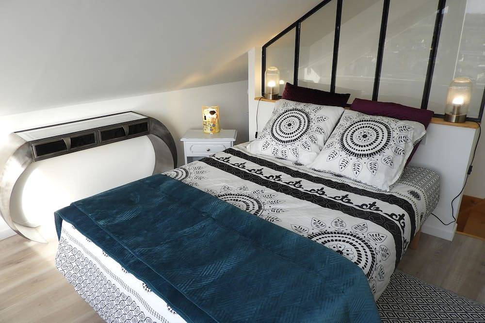 Entire apartment, Adorable apartment, completely renovated, bright, 8m² terrace, lovely view. in Lisieux, Lisieux region