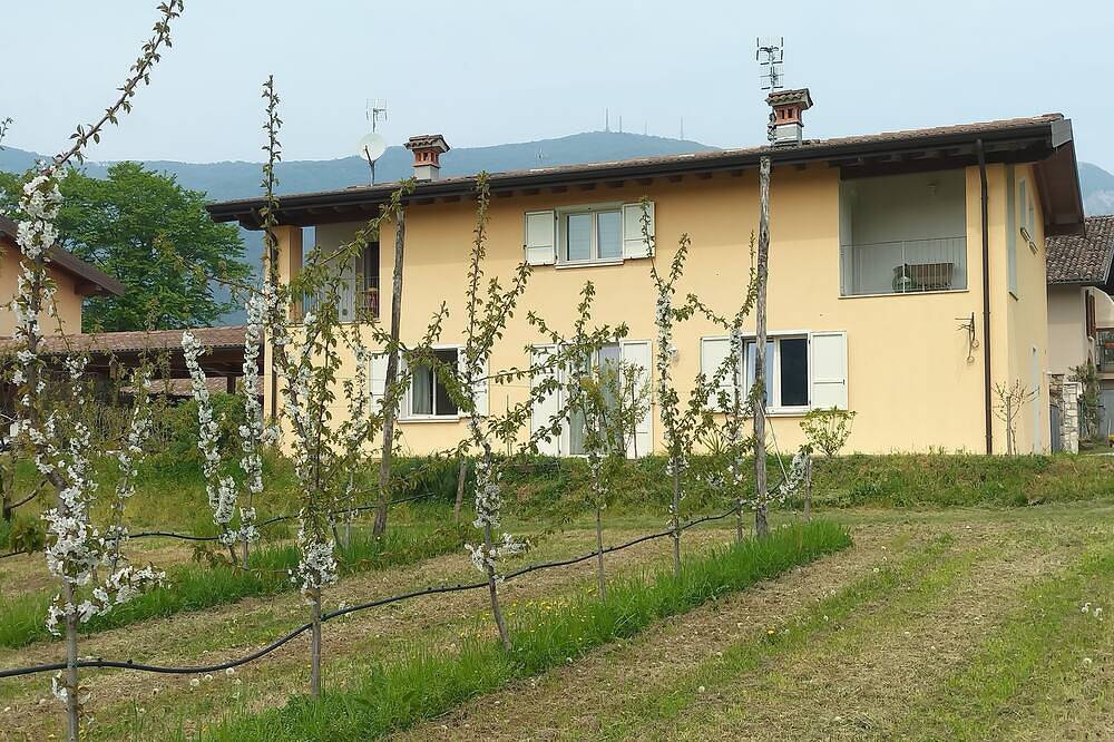 Ganze Wohnung, Auf dem Land, 7 km vom Gardasee entfernt. in Villanuova sul Clisi, Gardasee-Berge