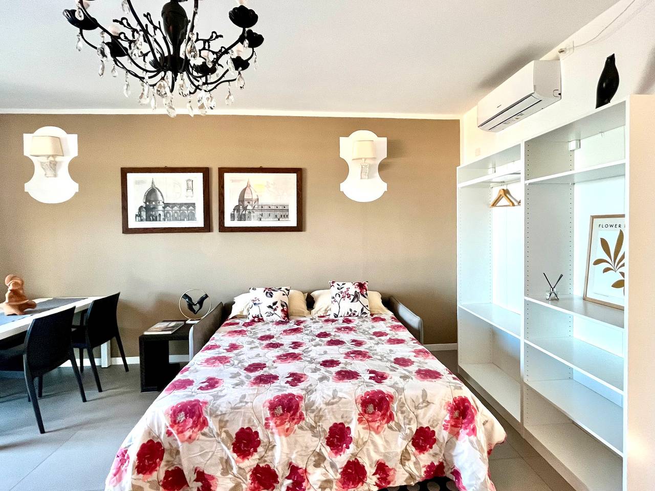 Ganze Wohnung, „Panoramic Apartment“ mit Seeblick, Wlan, Klimaanlage und privatem Parkplatz in Padenghe sul Garda, Gardasee-Berge