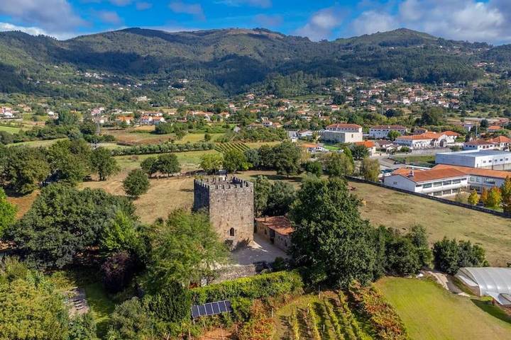 Location de vacances pour 2 personnes, avec piscine et jardin, animaux acceptés dans Refóios do Lima