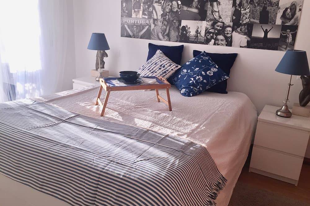 Entire apartment, Lovely Apartment with sea view and pool in Ericeira, Portugal in Praia da Foz do Lizandro, Ericeira