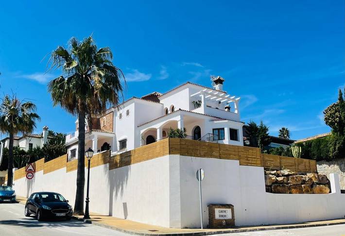 Casa rural para 9 personas, con vistas además de jardín y piscina en San Roque