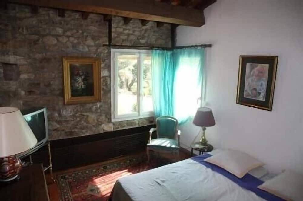 Appartement entier, Grand F2 Plein Sud environement calme à 5 Km de Ceret 66400 Altitude 450 M. in Céret, Côte méditerranéenne (France)