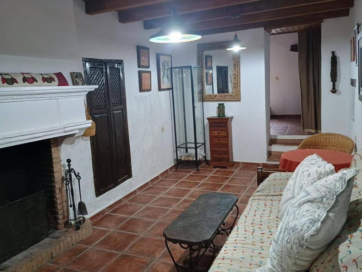 Two-Bedroom House in Parauta, Province de Málaga