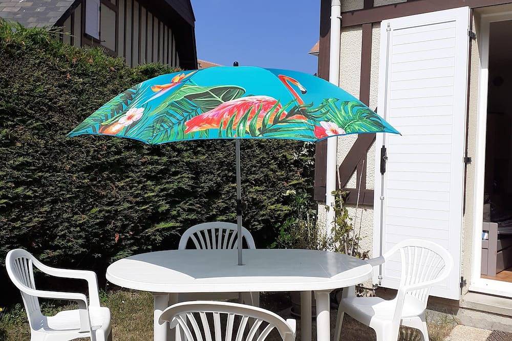 5 mins walk from the beach, cottage with private garden in Villers-sur-Mer, Lisieux (Região)
