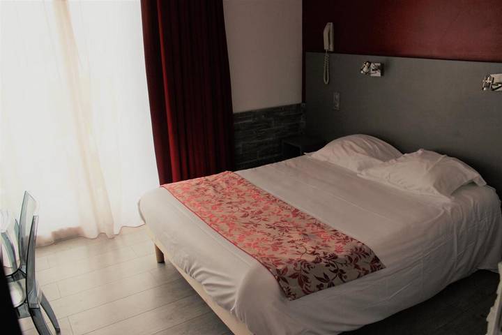 Hôtel pour 2 personnes, avec piscine ainsi que vue et jardin, animaux acceptés à Sancé - 3