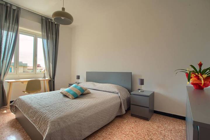 Apartamento entero, Apartamento de vacaciones para 5 personas con balcón/terraza in Imperia, Riviera di Ponente