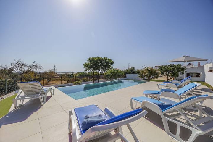 Casa de férias para 6 pessoas, com vista e jardim em Fuseta