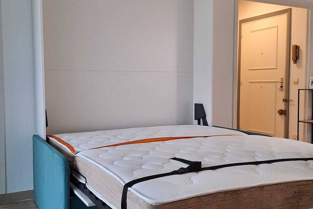 Appartement entier, Studio avec piscine au pied de l'Esterel in Mandelieu-la-Napoule, Côte méditerranéenne (France)