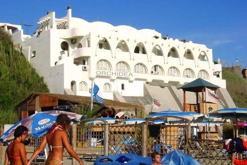 Studio, sea front, terrace, private beach access (Orchidea) in Anzio, Rom Provinz