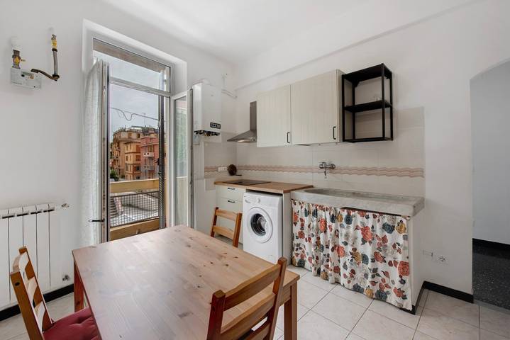 Room 'Stanza Per 2 Persone' with Balcony and Wi-Fi in Ponente (Genova), Genoa