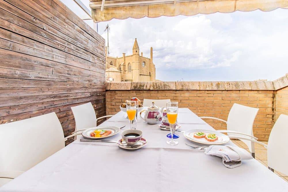 Geheel appartement, Relax Above the City - Terrace, Views & Comfort in Huesca, Huesca Provincie