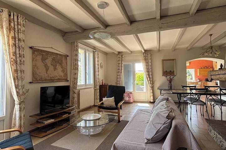 Location de vacances pour 7 personnes, avec jardin à Fontanès (Gard)