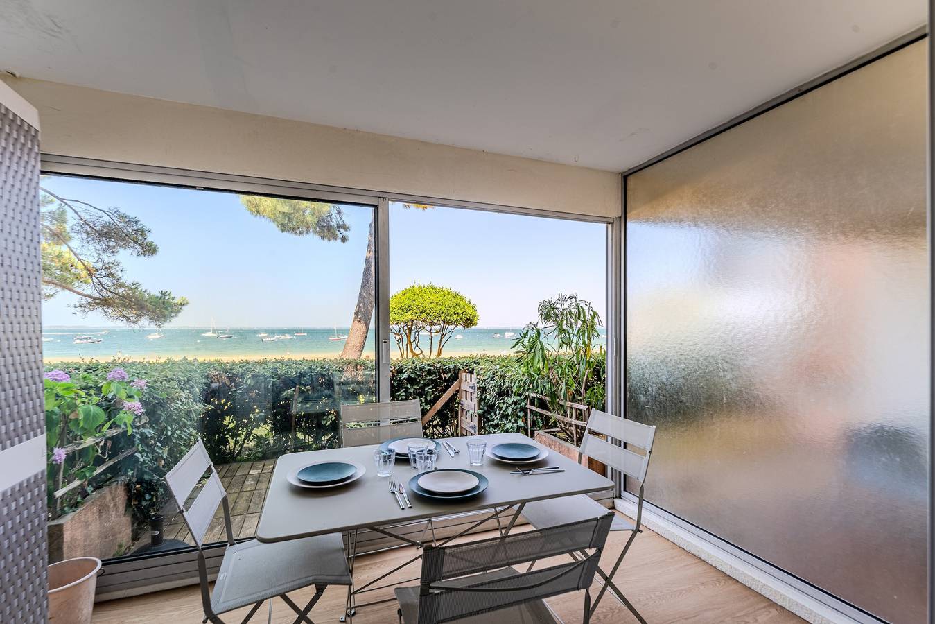 Entire studio, Studio Sea View Apartment – Direct Beach Access, Private Terrace, Wi-Fi in Arcachon, Arcachon region