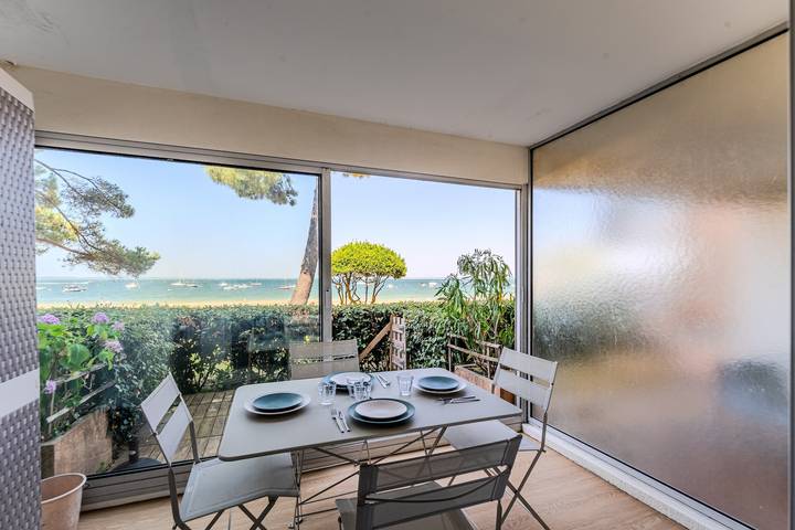 Entire studio, Studio Sea View Apartment – Direct Beach Access, Private Terrace, Wi-Fi in Arcachon, Arcachon region