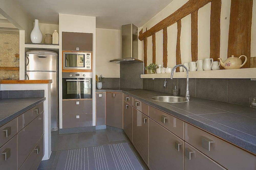 Entire apartment, ✨ Apartment Marie-Antoinette | Elegance & Prestige in the pedestrian center in Fontainebleau, Seine-et-Marne